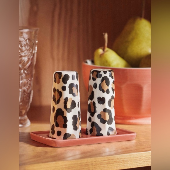 Anthropologie Chintzware Leopard Stoneware Salt & Pepper, NWT - Picture 4 of 5
